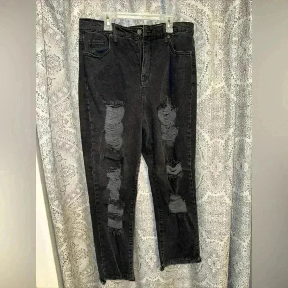 Mossimo woman’s distressed mom Jean